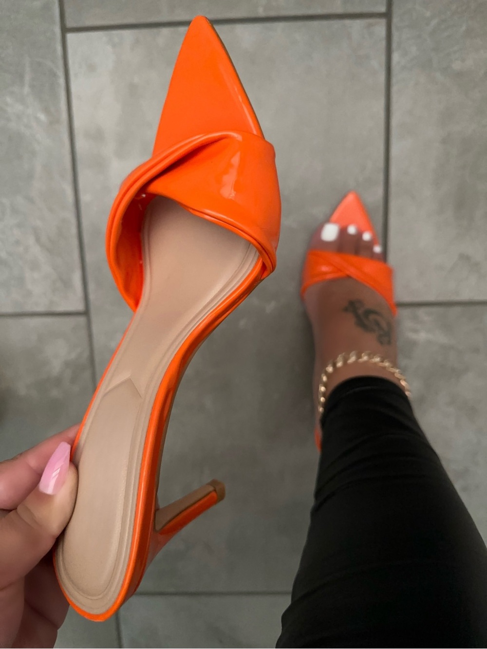 🔥 Bright Orange Patent Pointed Toe Mule Heels - Picture 2 of 13